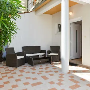 apartmani-mandic.hotelinzadar.com/